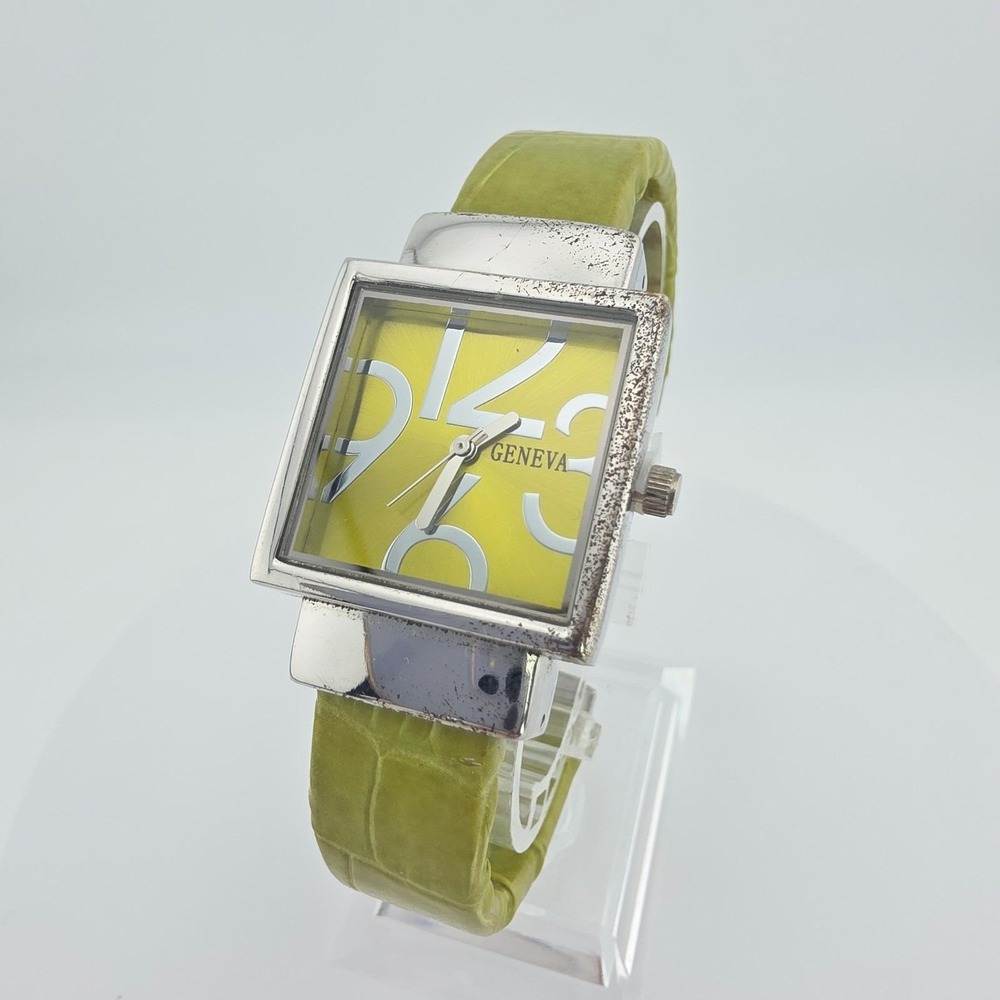 Vtg GENEVA Ladies Cuff Watch Green Faux Leather Gator Band Silver Plate 7"